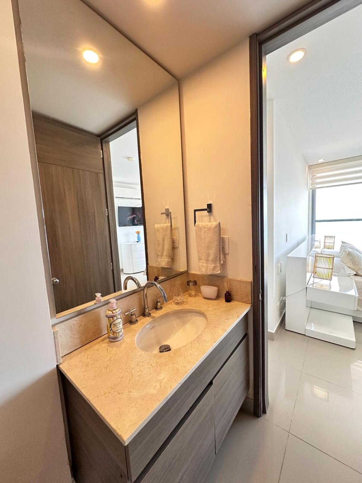 Mc 1303- Front Apt- Morros Location Apartment *