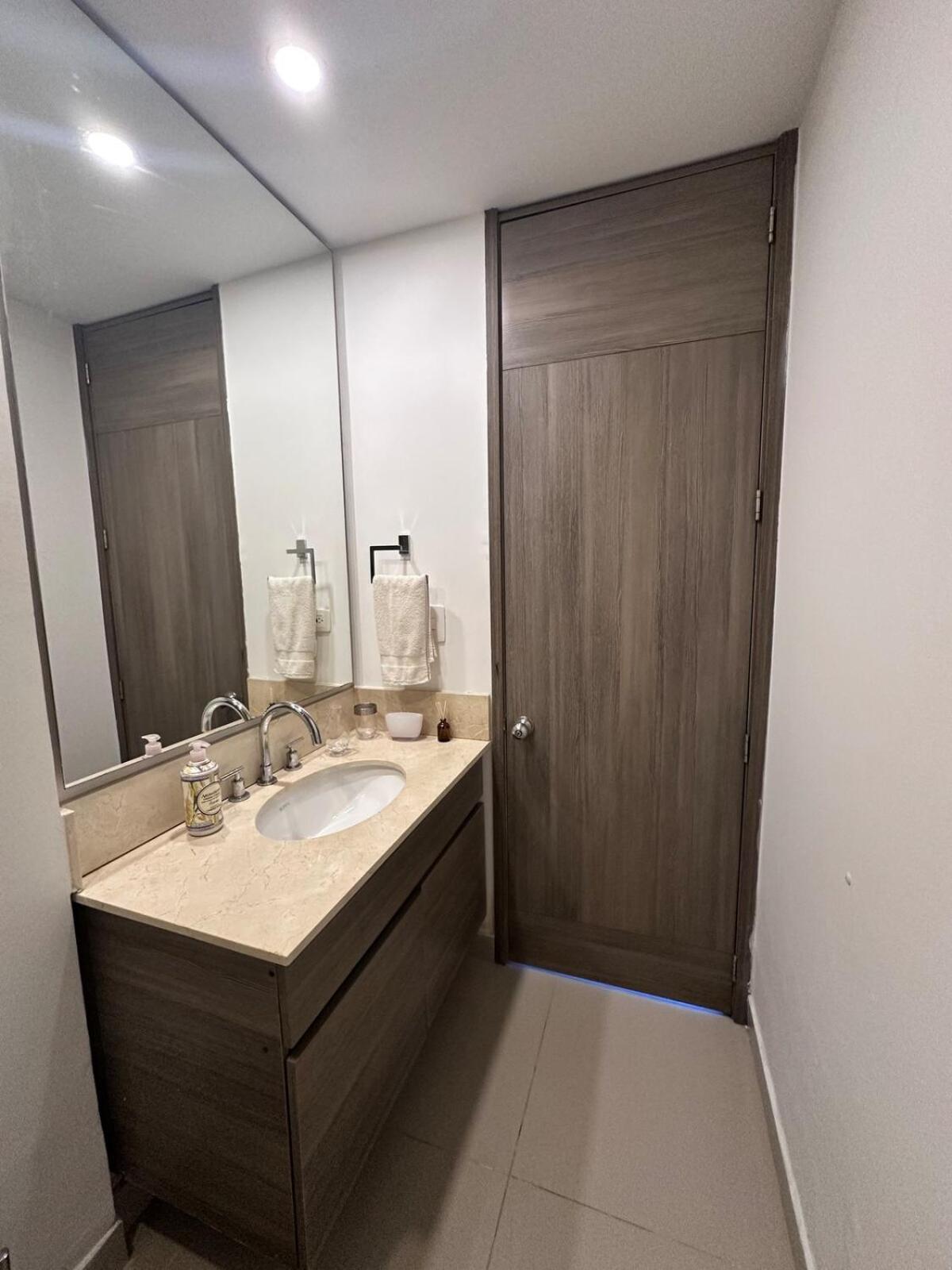 Mc 1303- Front Apt- Morros Location Apartment *