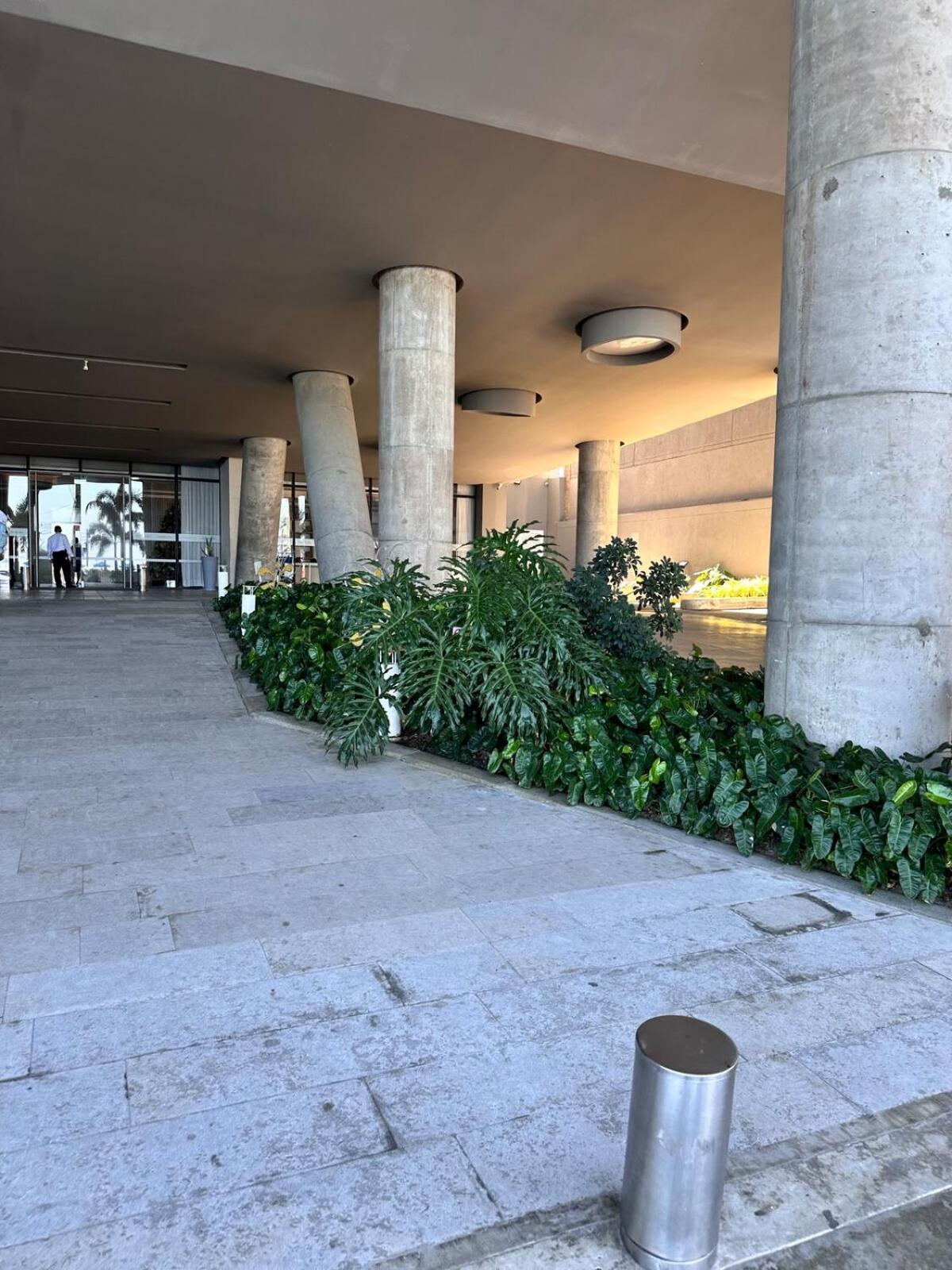 Mc 1303- Front Apt- Morros Location *
