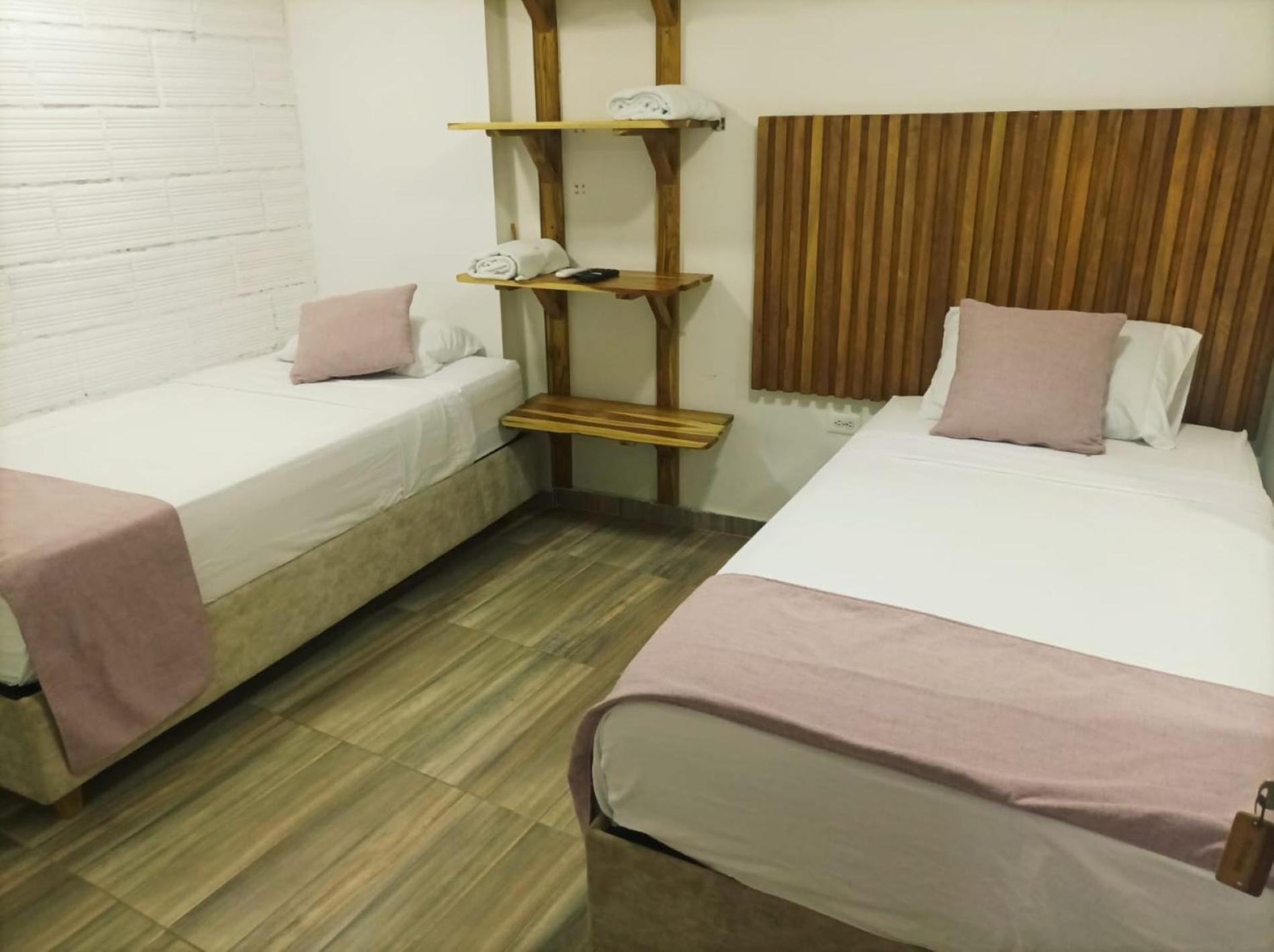 Hostal Catalleya *