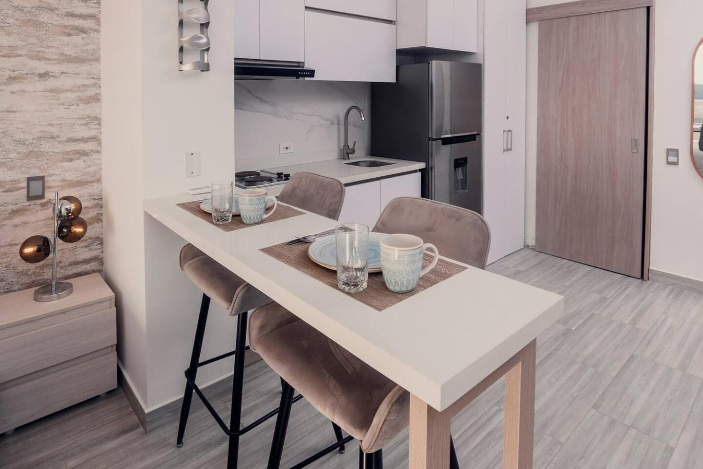 Brand New Front In With Pool View Apartment *