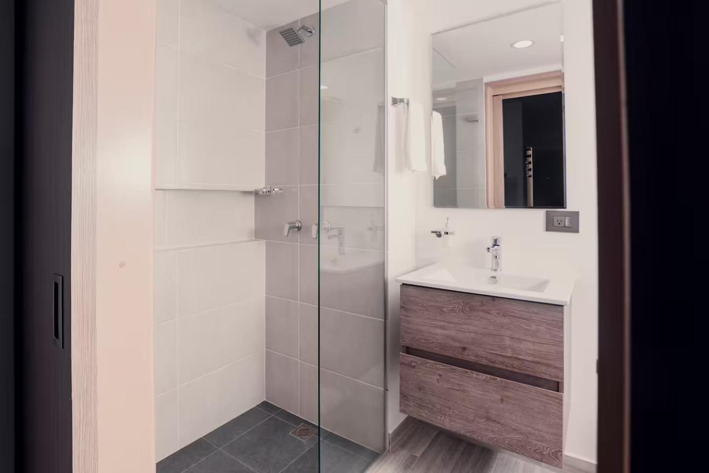 Apartment Brand New Front In With Pool View *