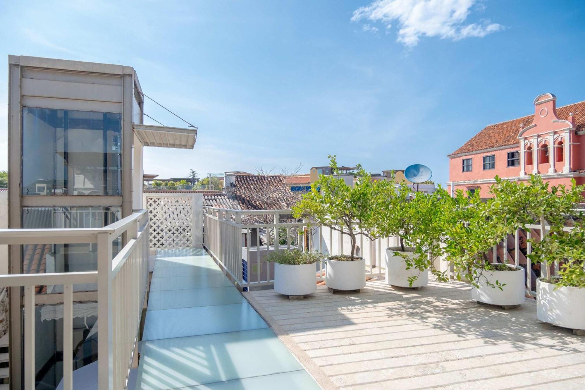 Fantastic House With Amazing Pool In Apartment