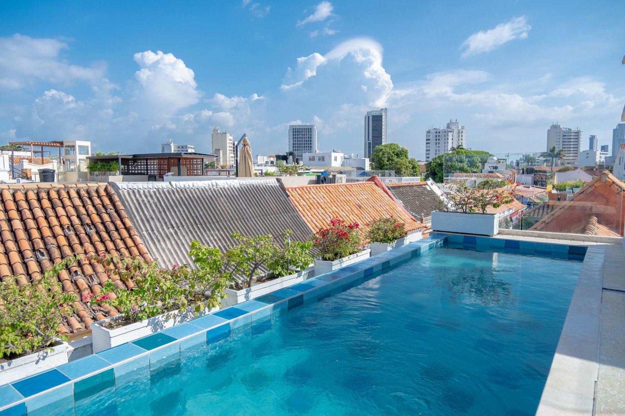 Fantastic House With Amazing Pool In Apartment