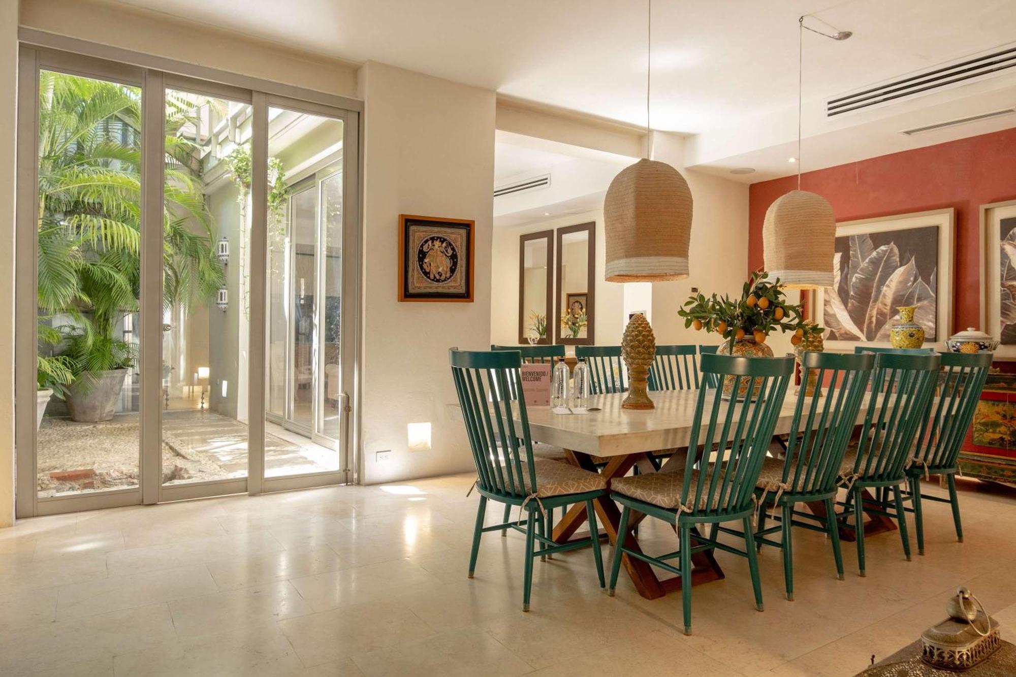 Fantastic House With Amazing Pool In Apartment *