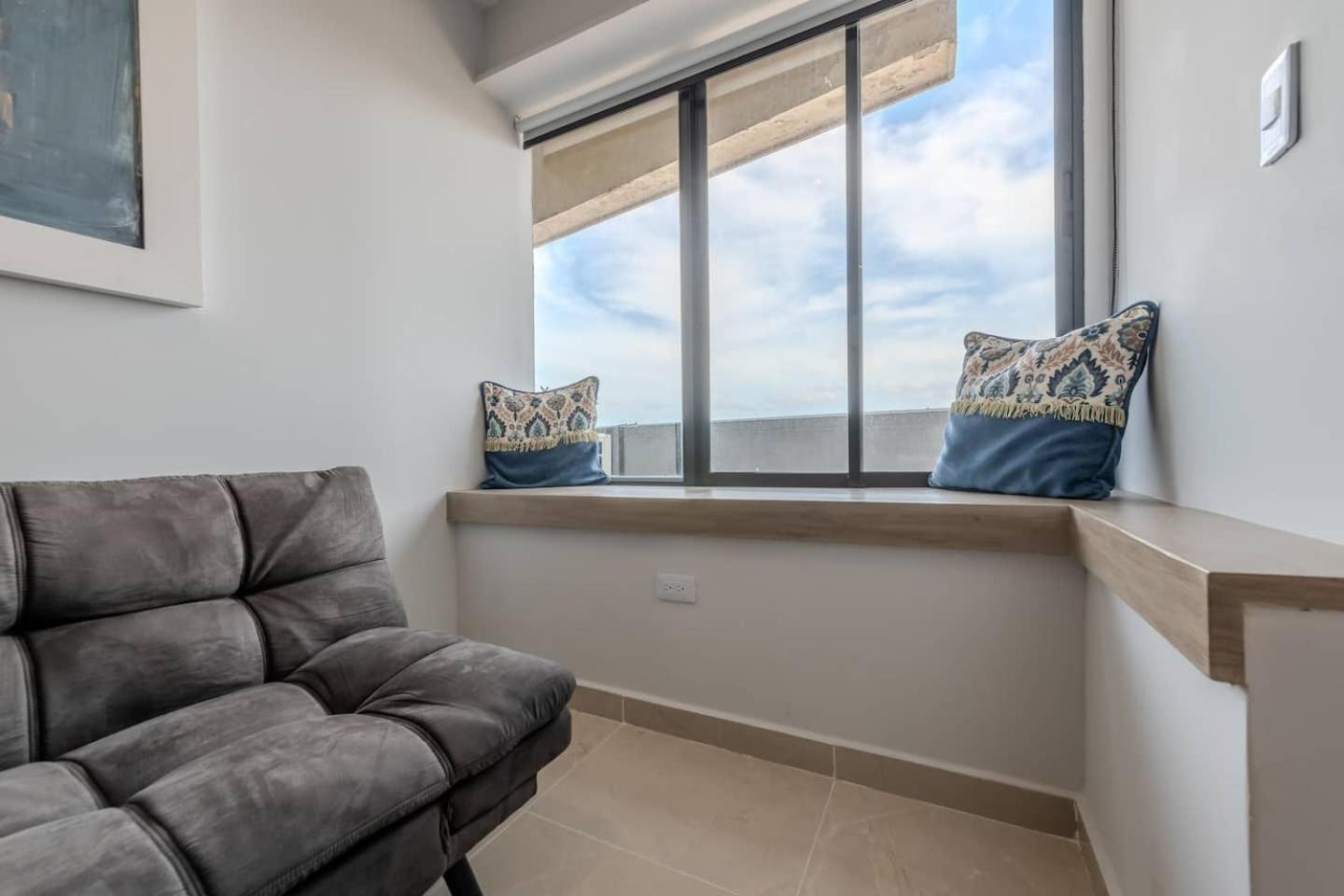 Unbeatable Location -exclusive Views- Clock Tower