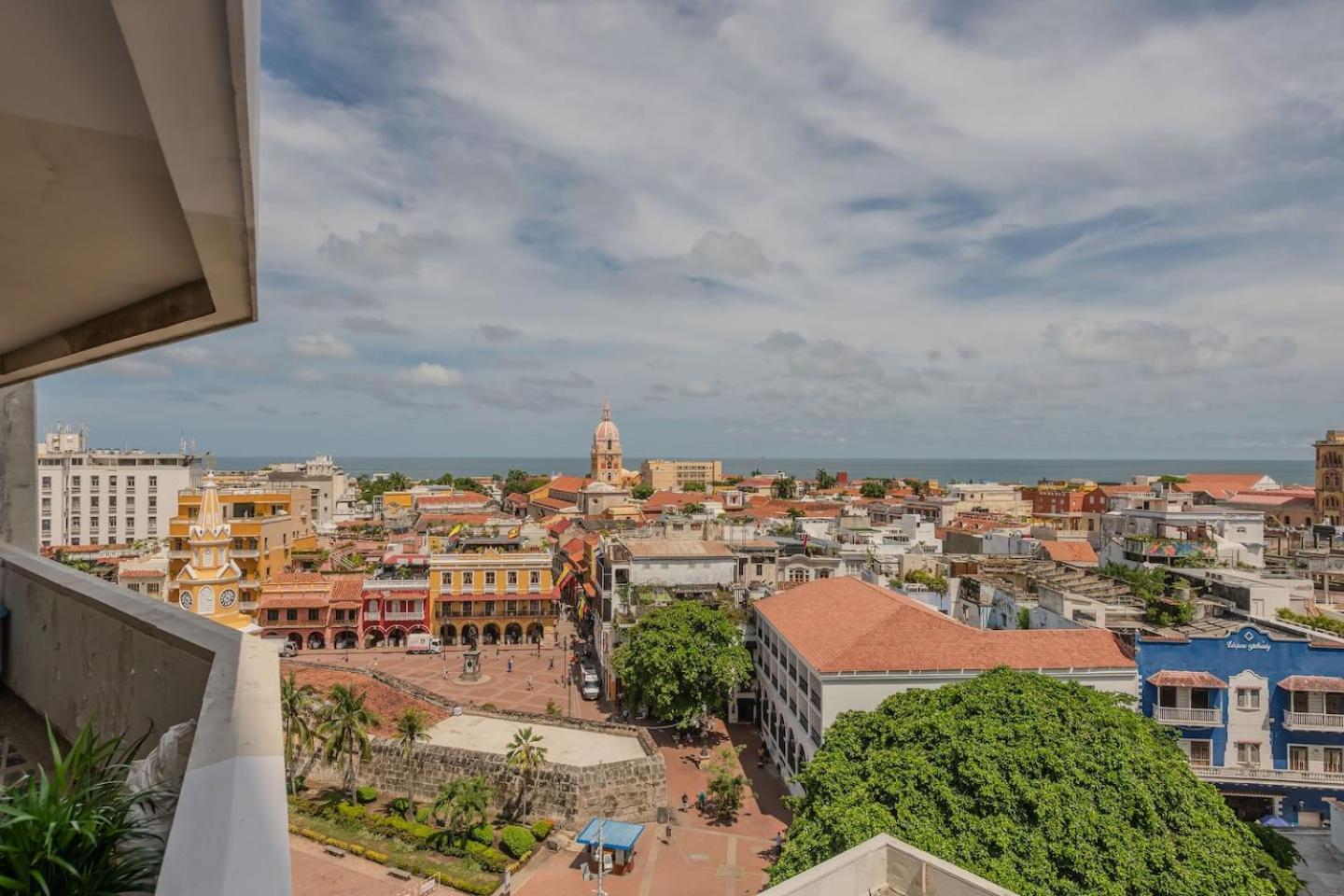 Unbeatable Location -exclusive Views- Clock Tower Apartment *