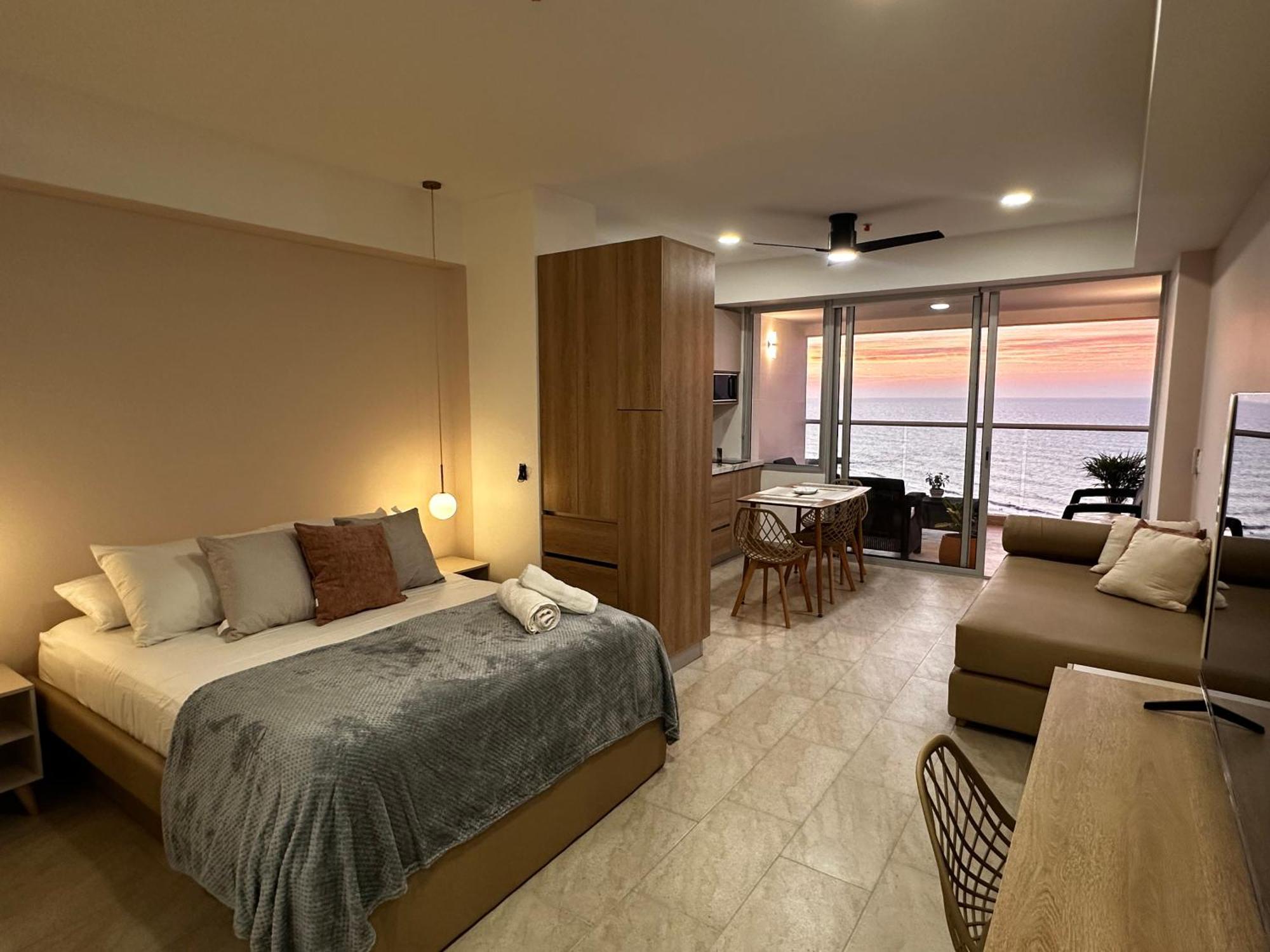Panoramic Oceanview Loft Near & Airport Cartagena