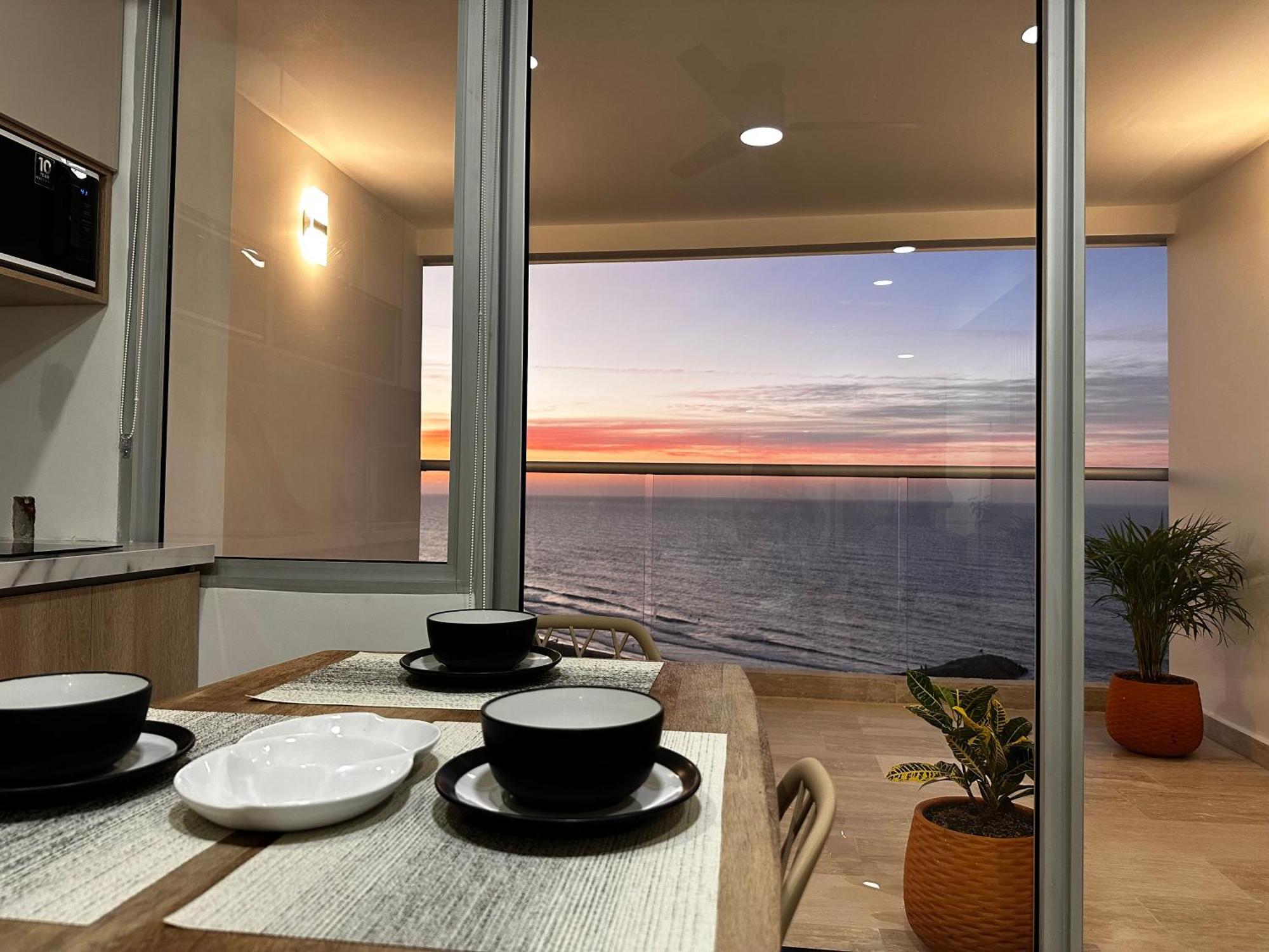 Panoramic Oceanview Loft Near & Airport Apartment *