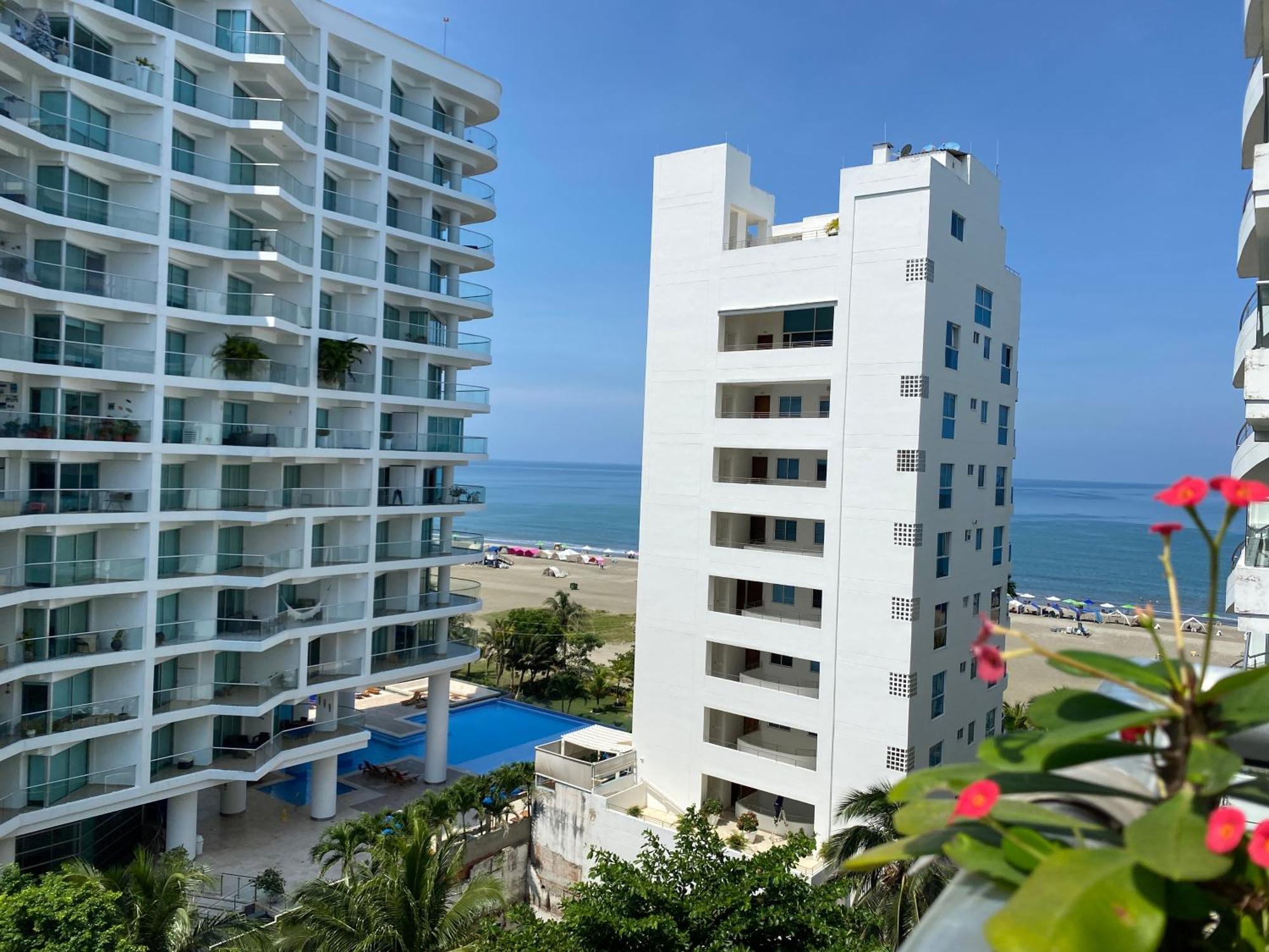 With Direct Access To The Sea In Ctg Apartamento