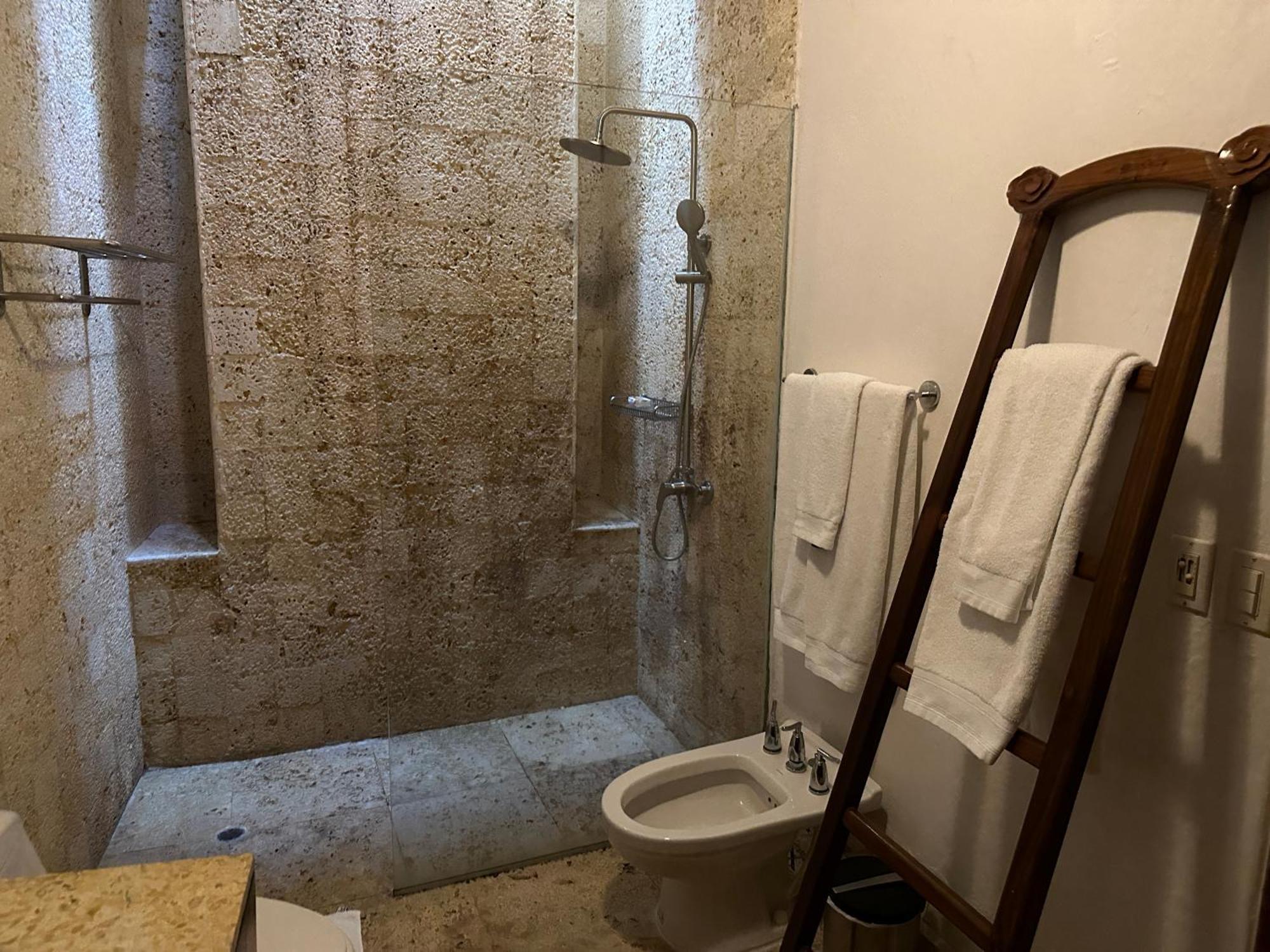 5 Bedroom Inside Of The Walled *