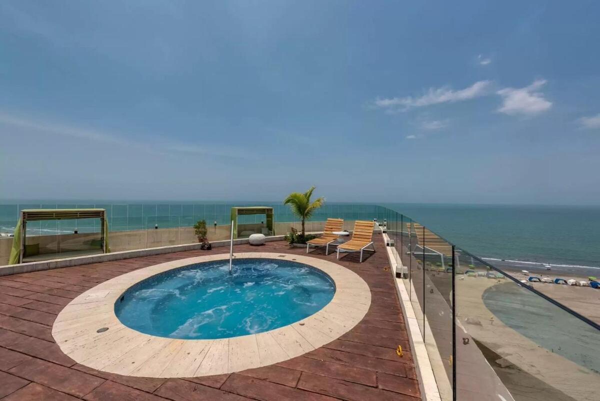 Modern Beachfront At Radisson Apartment