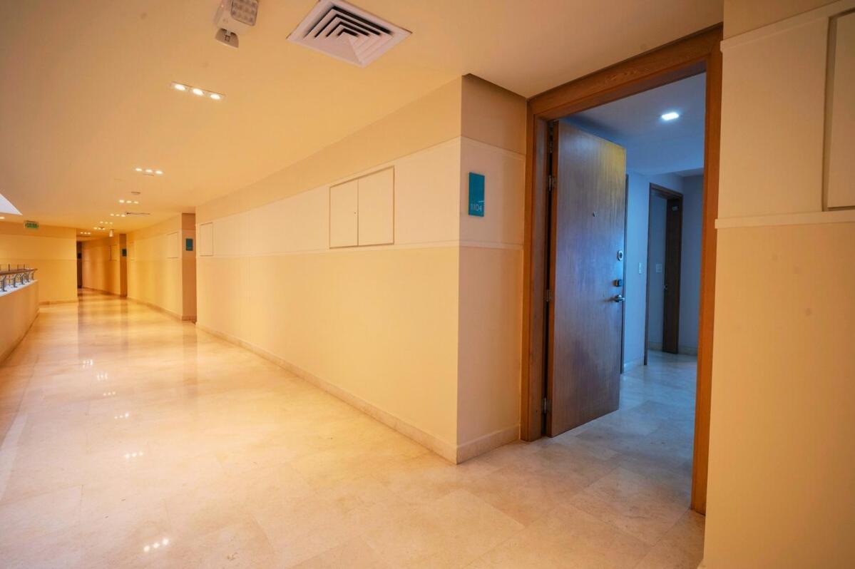 Modern Beachfront At Radisson Apartment *
