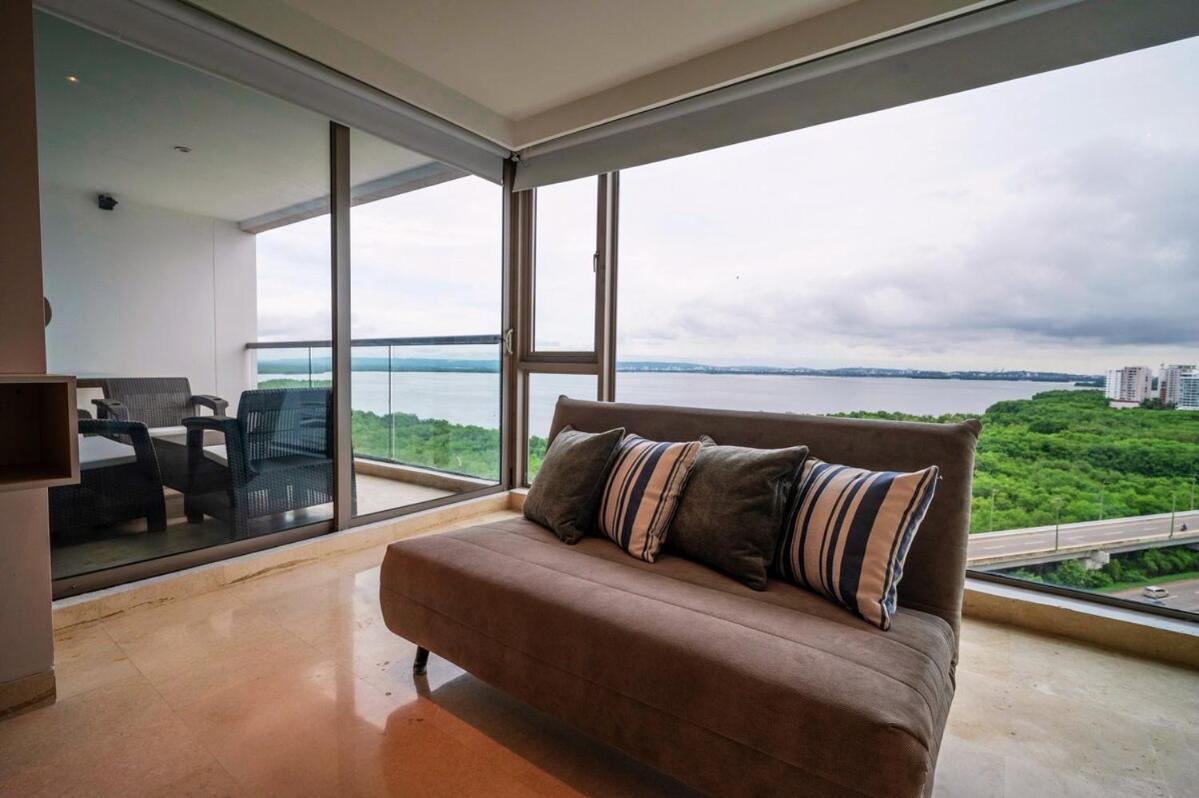 Apartment Modern Beachfront At Radisson *