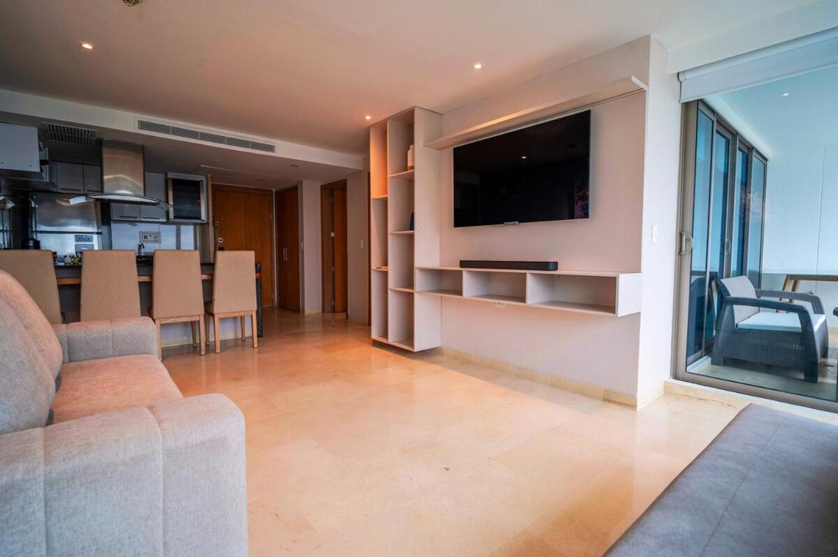 Modern Beachfront At Radisson * Cartagena