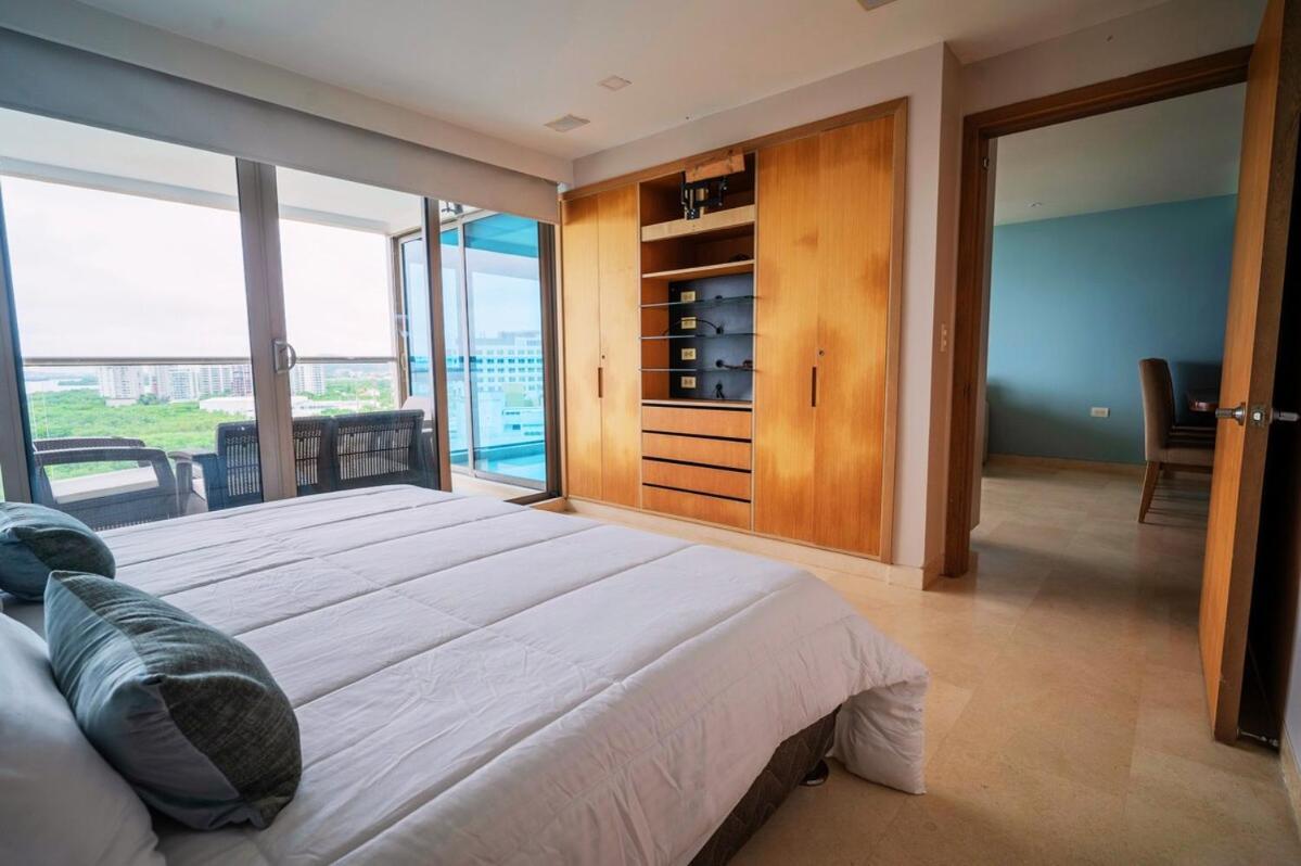 Modern Beachfront At Radisson Apartment