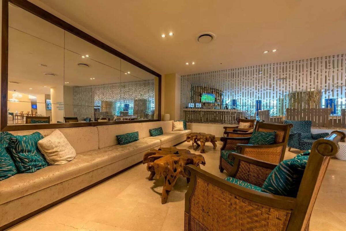 Modern Beachfront At Radisson Apartment *