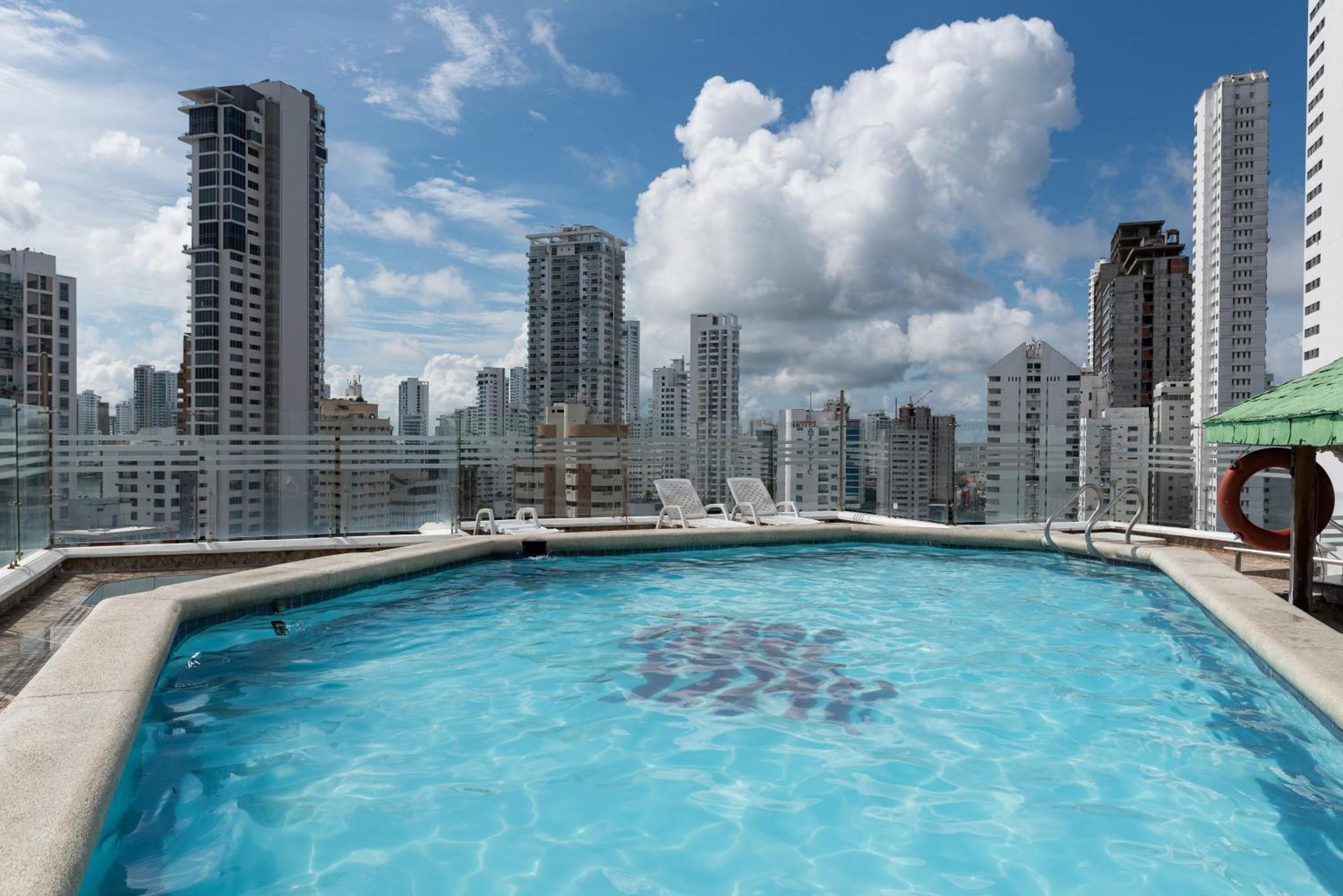 Apartamento En Bocagrande - Piscina, Jacuzzi Y Mar