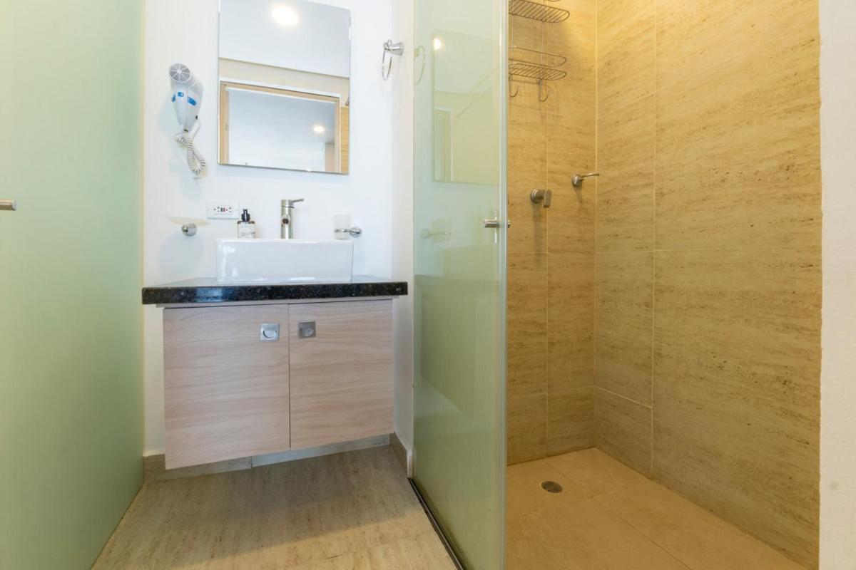 Skyline Haven Apartment *