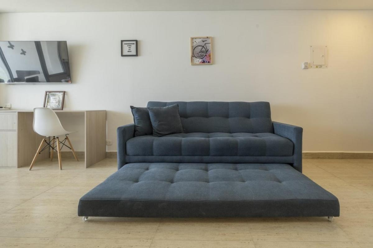 Skyline Haven Apartment *