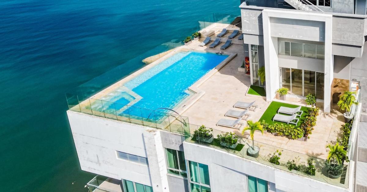Luxury On 28th Floor - Seaview Apartment