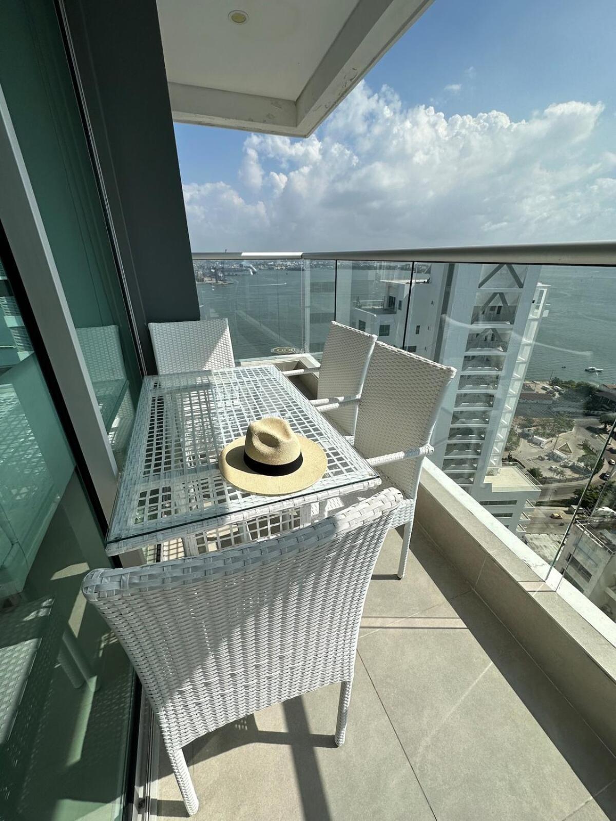 Luxury On 28th Floor - Seaview Apartment