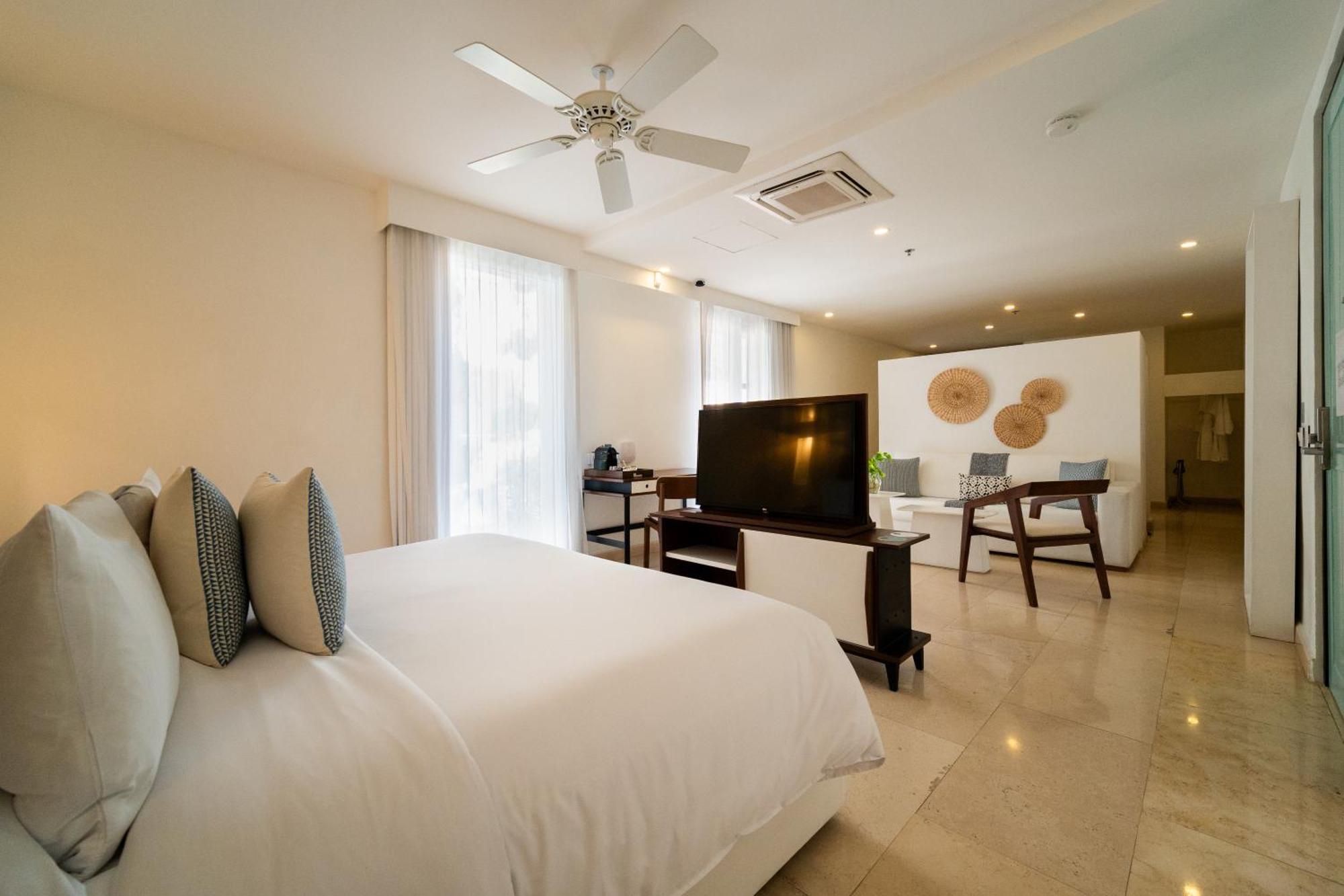 Nacar Cartagena, Curio Collection By Hilton