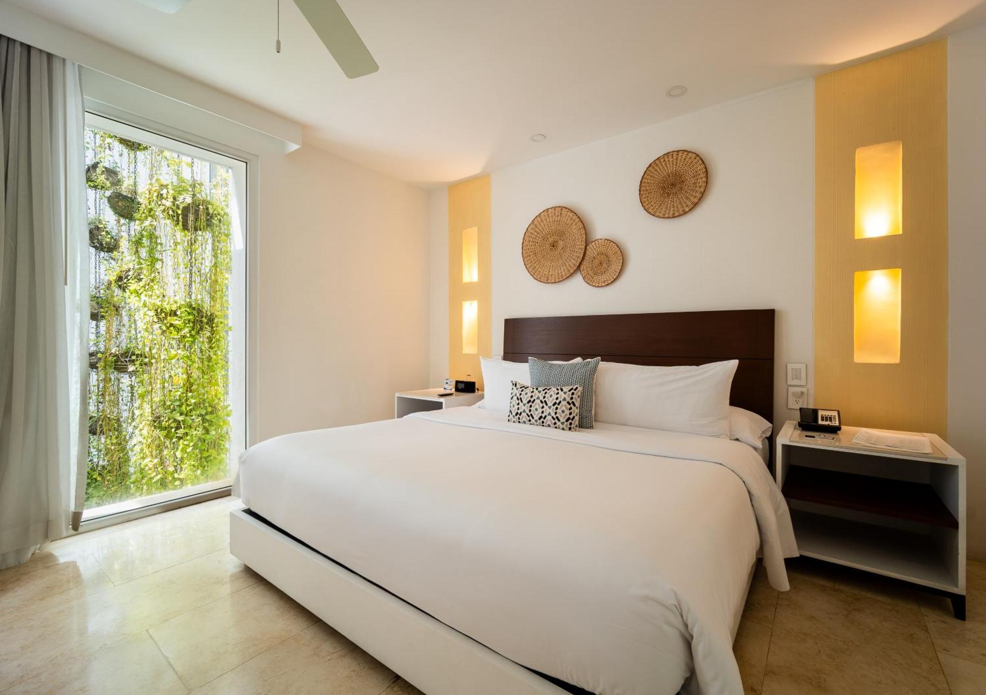 Nacar Cartagena, Curio Collection By Hilton