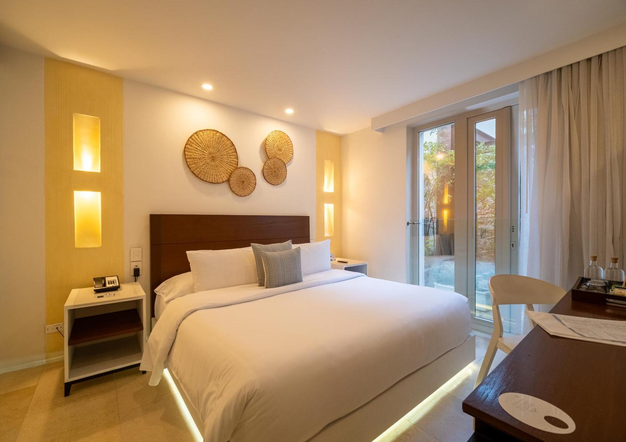Nacar Cartagena, Curio Collection By Hilton