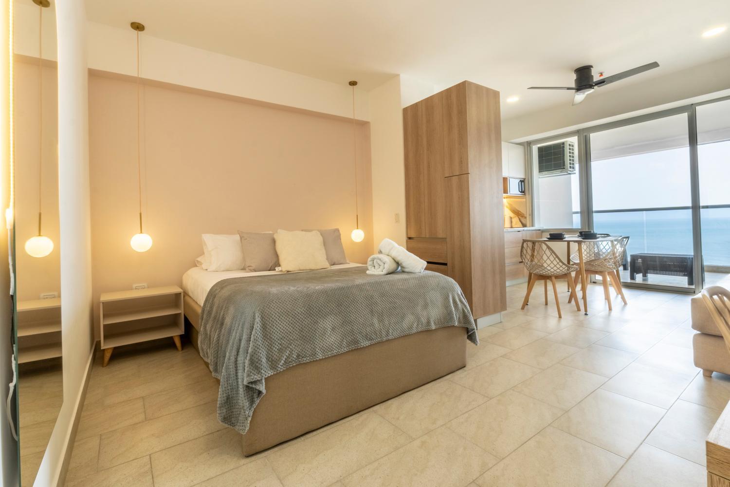 Panoramic Oceanview Loft Near & Airport *