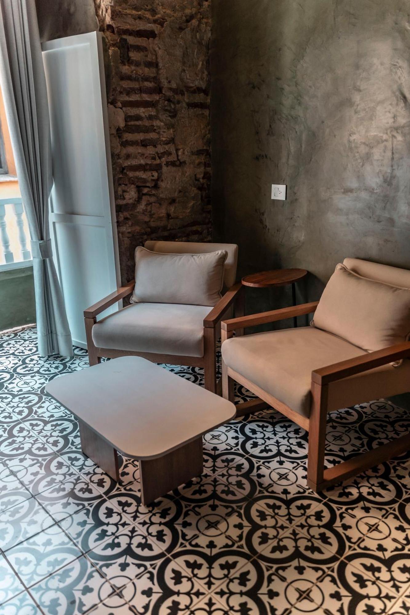 Hotel Alta *
