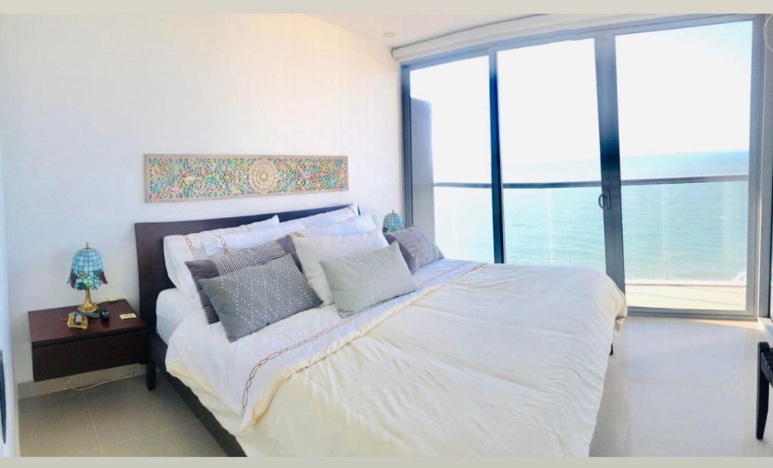 Luxurious And Modern Oceanfront With Views Of The Historic 2b And 2br *