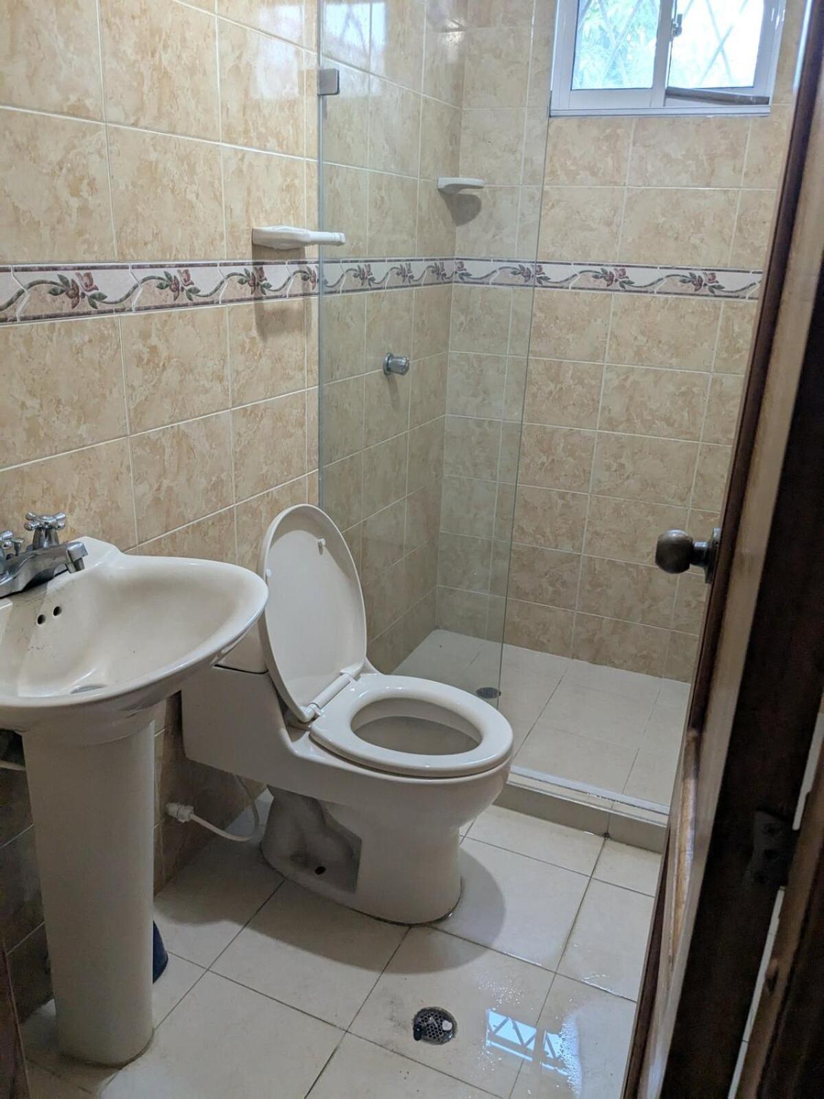 Homestay Me Quedo Aqui, Casa Cerca Del Aeropuerto De Cartagena!