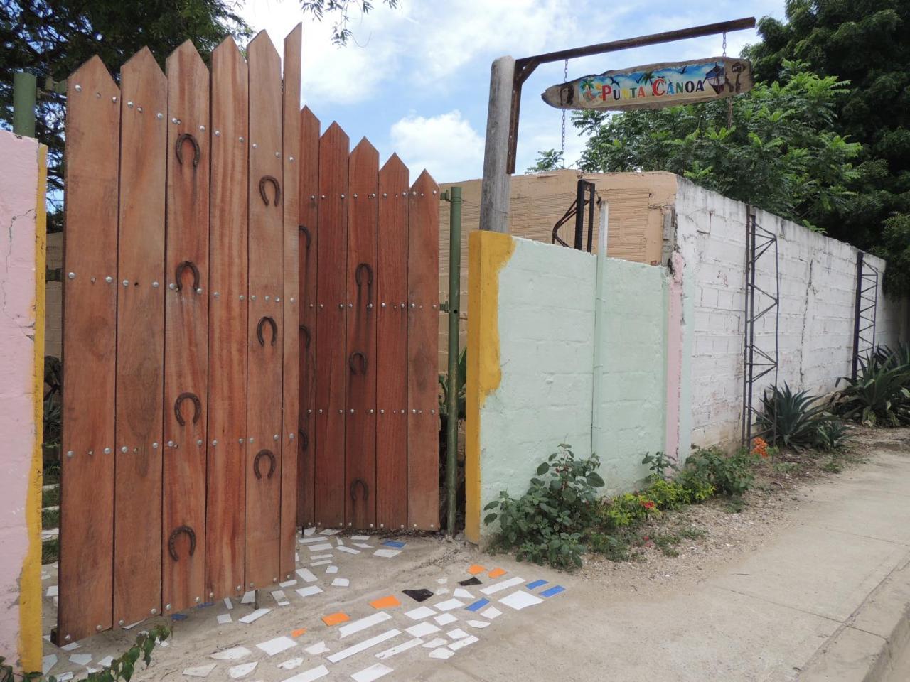 Punta Canoa Hostel *