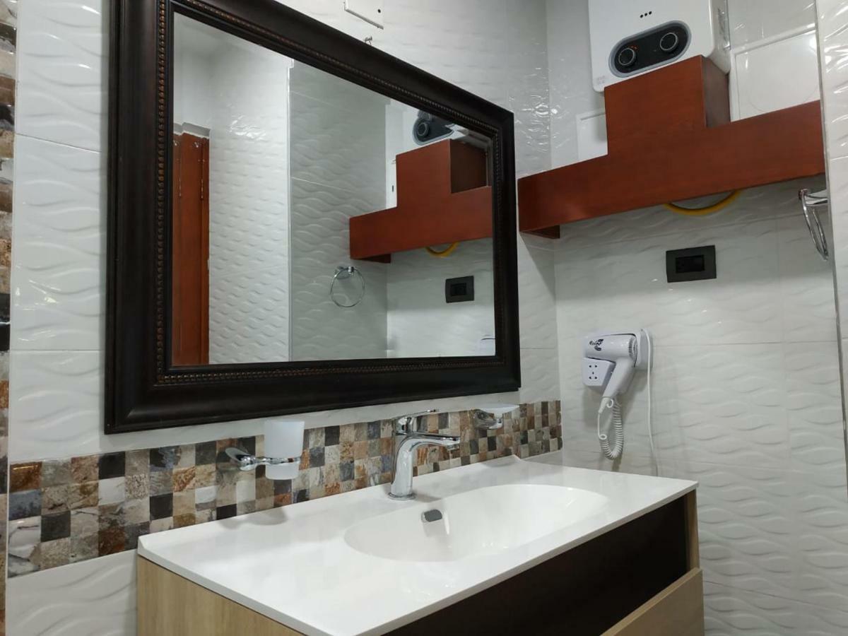 Decor Inn *