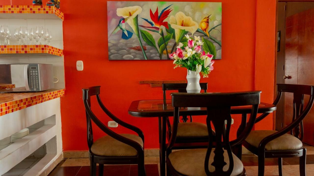 Hollywood Aparthotel