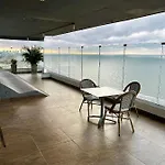 Hermoso Apartamento Con Vista Al Mar Y Salida Directa A La Playa