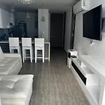 Hermoso Apartamento Con Vista Al Mar Y Salida Directa A La Playa