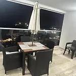 Pristine, Cozy, Next To Beach With Everything U Need