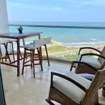 Beachfront Studio With Stunning Ocean Views