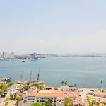 Vista De Lujo Al Mar Y La Bahia