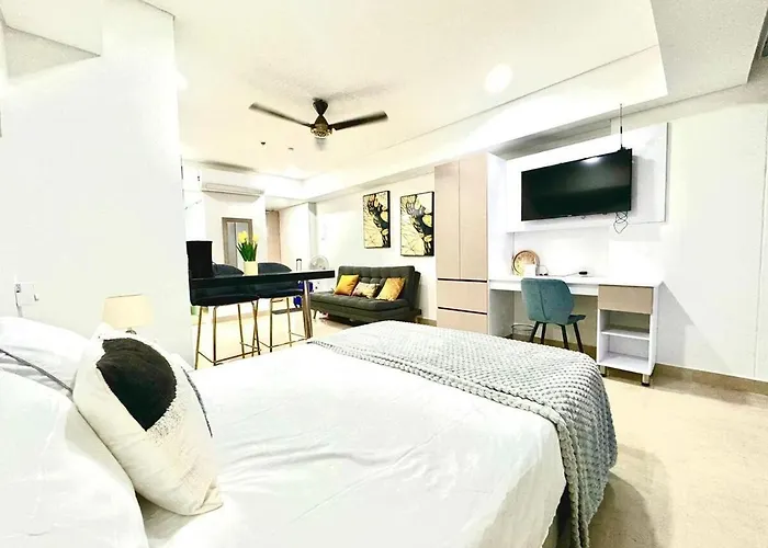 Pristine, Cozy, Next To Beach With Everything U Need