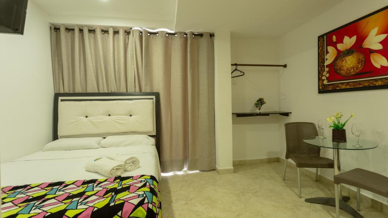 Hollywood Aparthotel