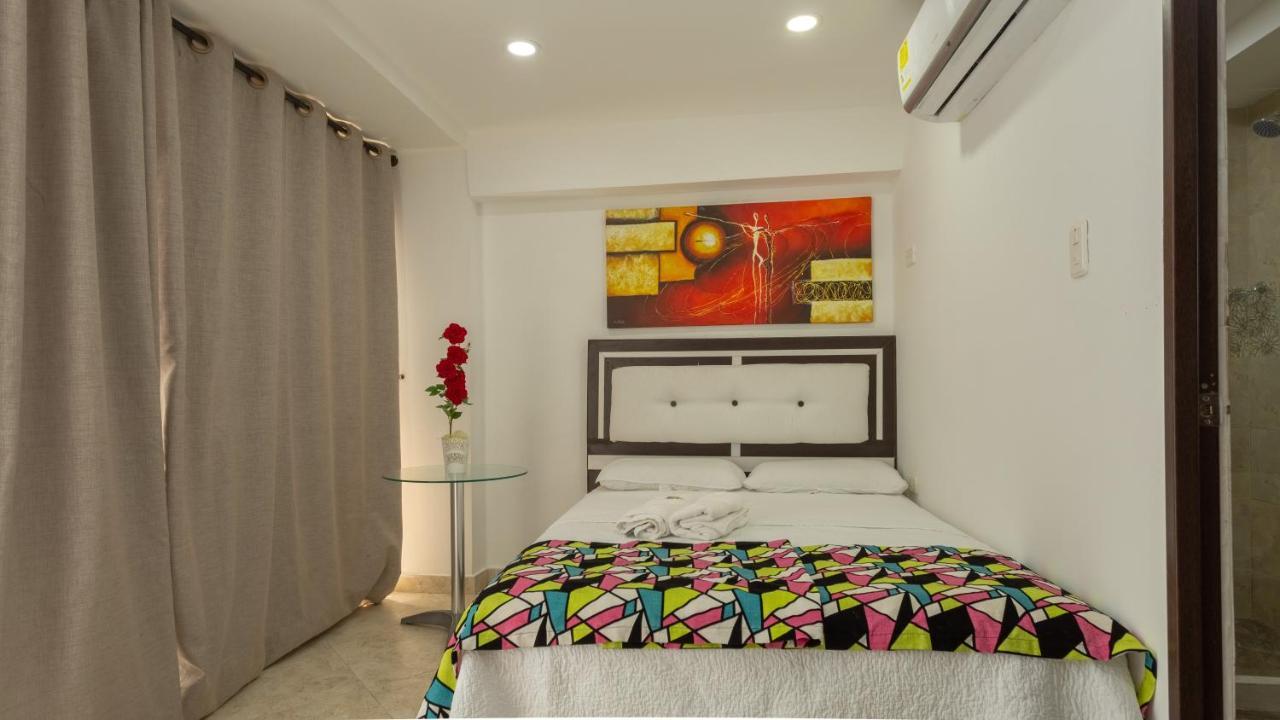 Hollywood Aparthotel 2*