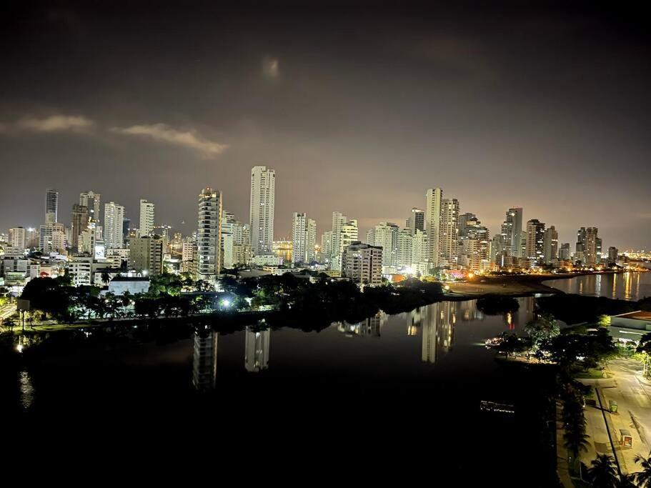 Amazing 3br Penthouse, Full Kitchen, Pool, Bar, Dedicated Workspace Apartamento
