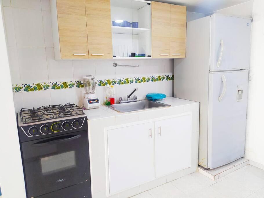 Apartamento Cerca Centro Historico En Edificio Frente A La Playa B-1-2 Cartagena