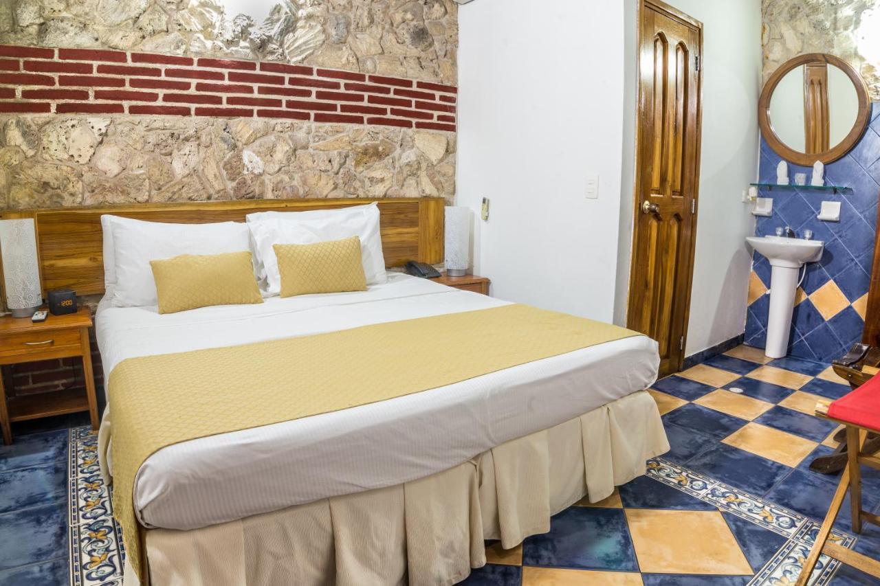 3 Banderas Hotel