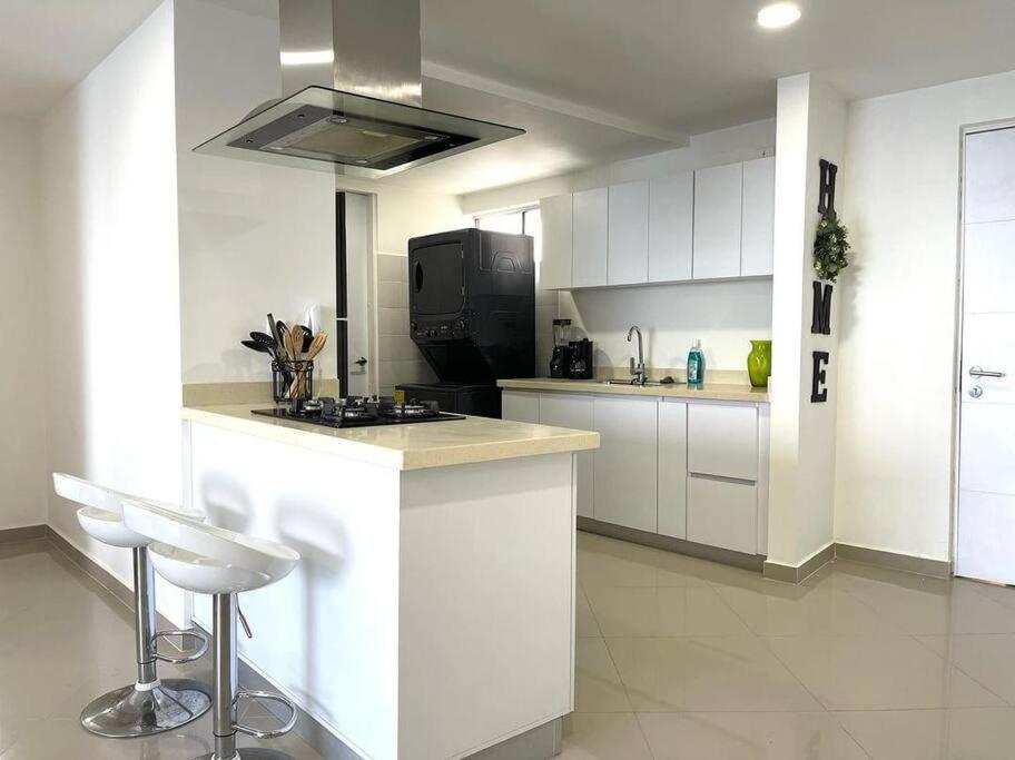Apartamento Beachfront Bliss, Your Ocean Escape Cartagena