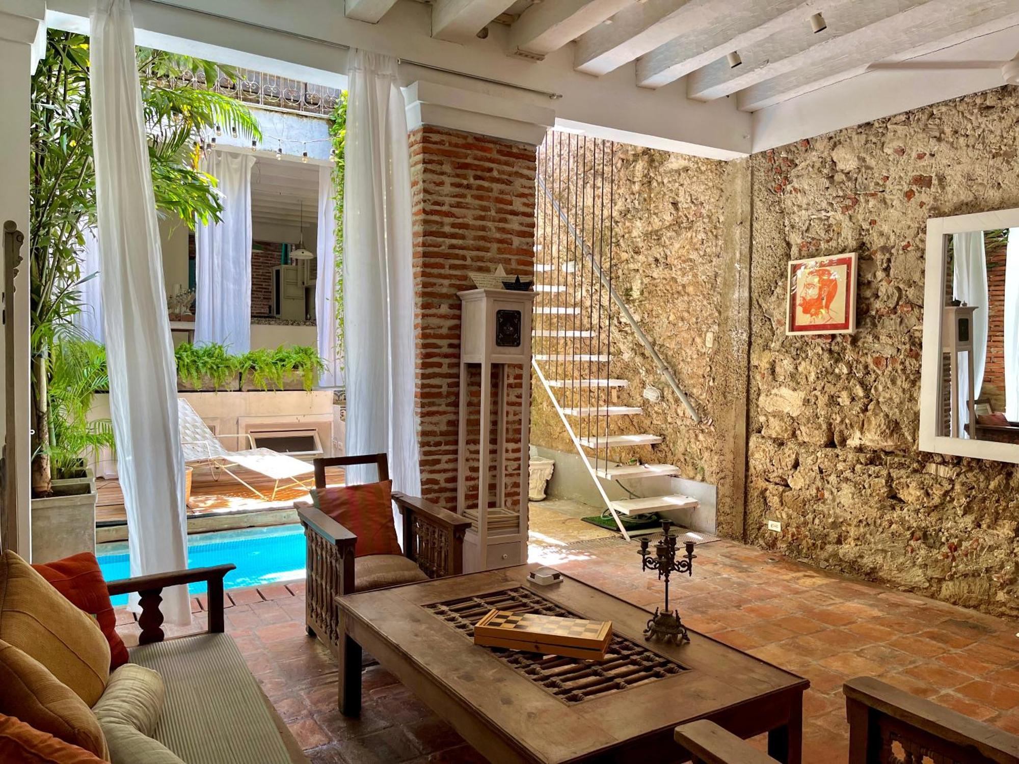 By Calamari Homes - Casa Aura Victoria Walled Holiday home *