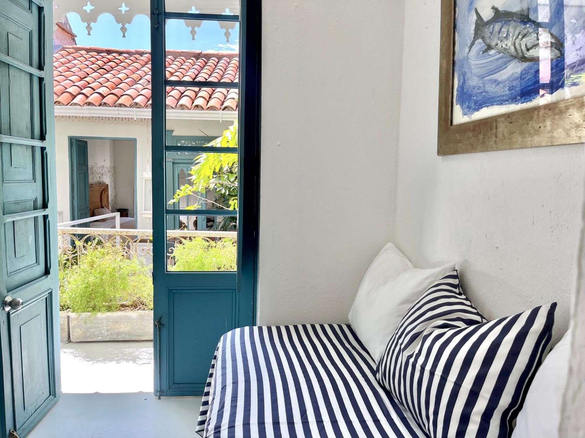 By Calamari Homes - Casa Aura Victoria Walled Holiday home